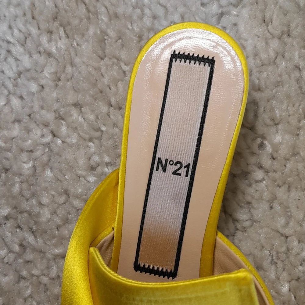No 21 YELLOW SATIN Kitten Heels Size 7 - Picture 7 of 16